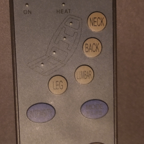 Massaging pad w/remote NWOT - Picture 2 of 2